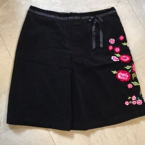 Persaman New York black velour skirt with flowers